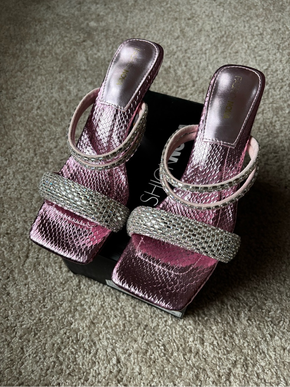 💕💕NIB Crystalized Pink Metallic Heels Size 9